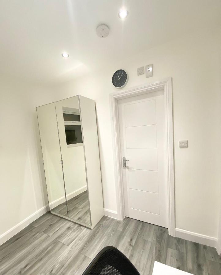 London Studio チングフォード エクステリア 写真